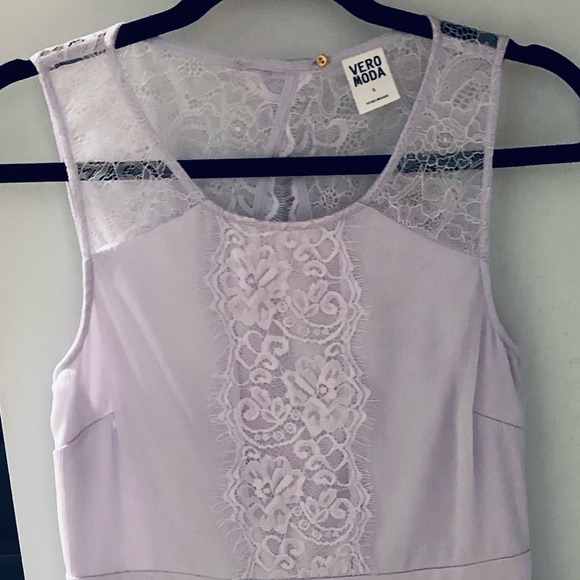 Vero Moda Small Lace Detail Dress in Soft Lavender Lined Chiffon - Picture 7 of 10